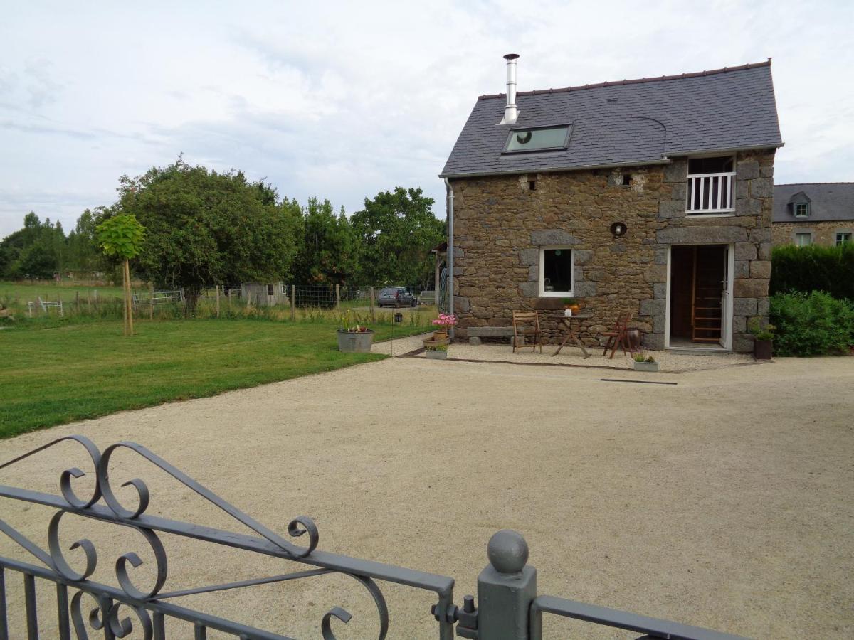 Ker Adsav Bed and Breakfast Saint-Pierre-de-Plesguen Eksteriør billede
