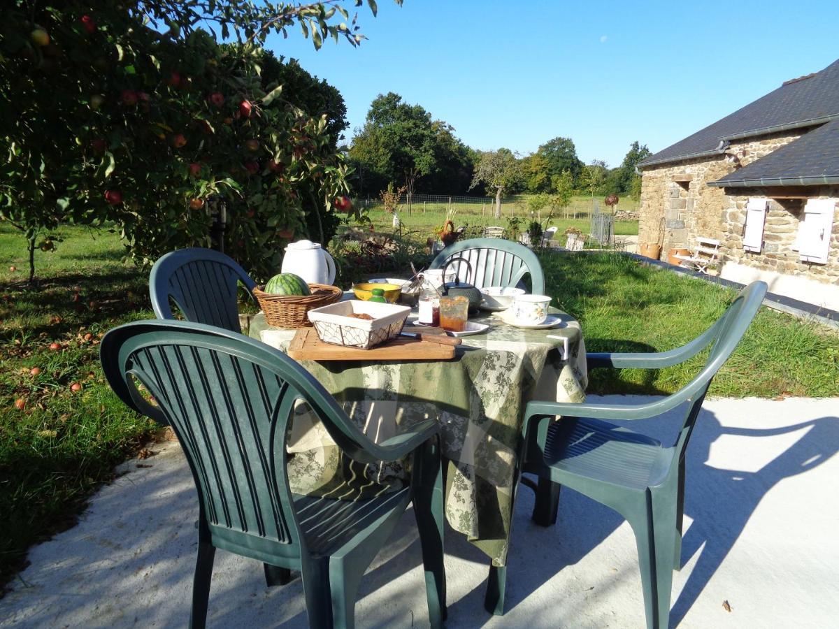 Ker Adsav Bed and Breakfast Saint-Pierre-de-Plesguen Eksteriør billede