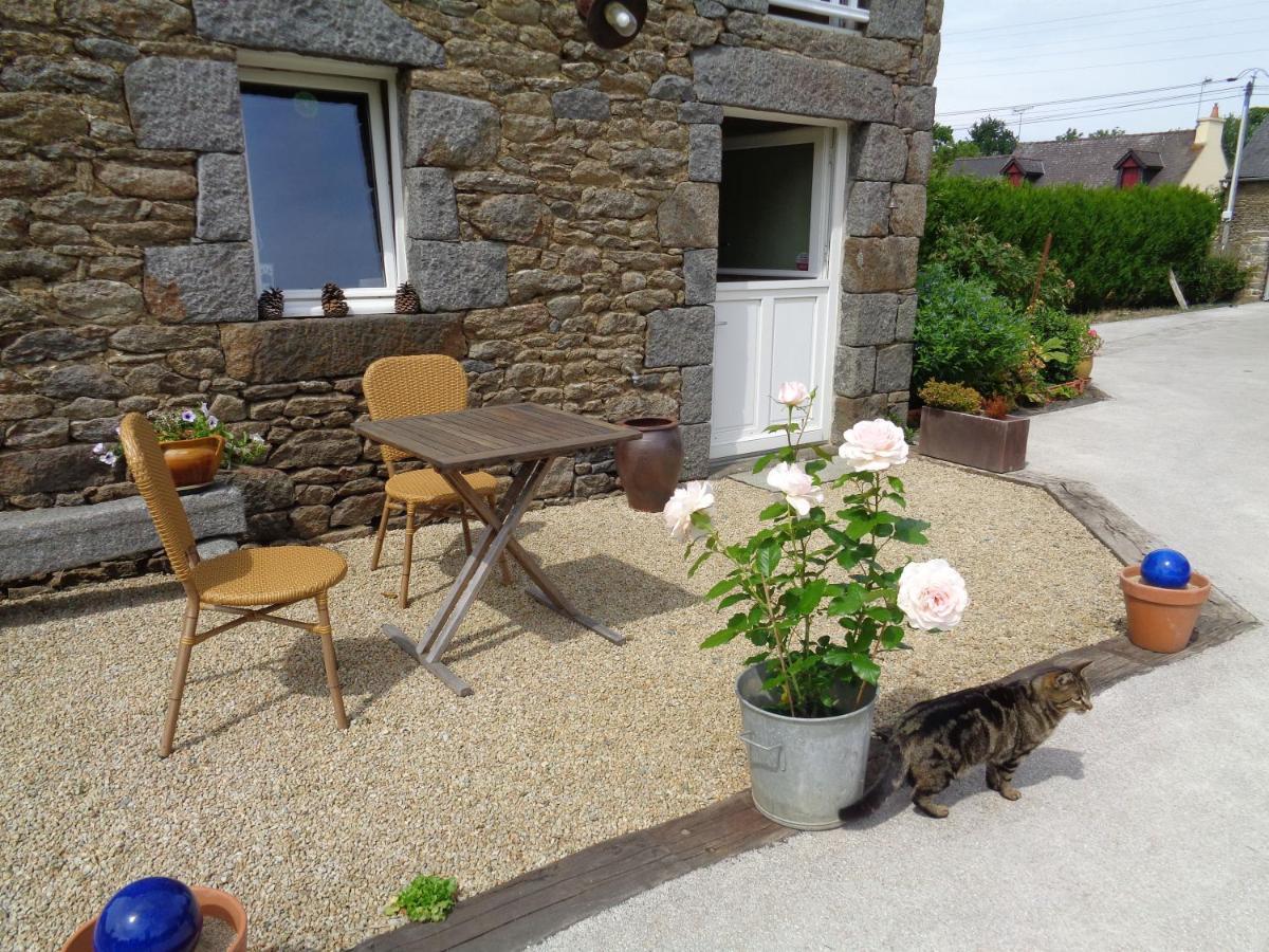 Ker Adsav Bed and Breakfast Saint-Pierre-de-Plesguen Eksteriør billede